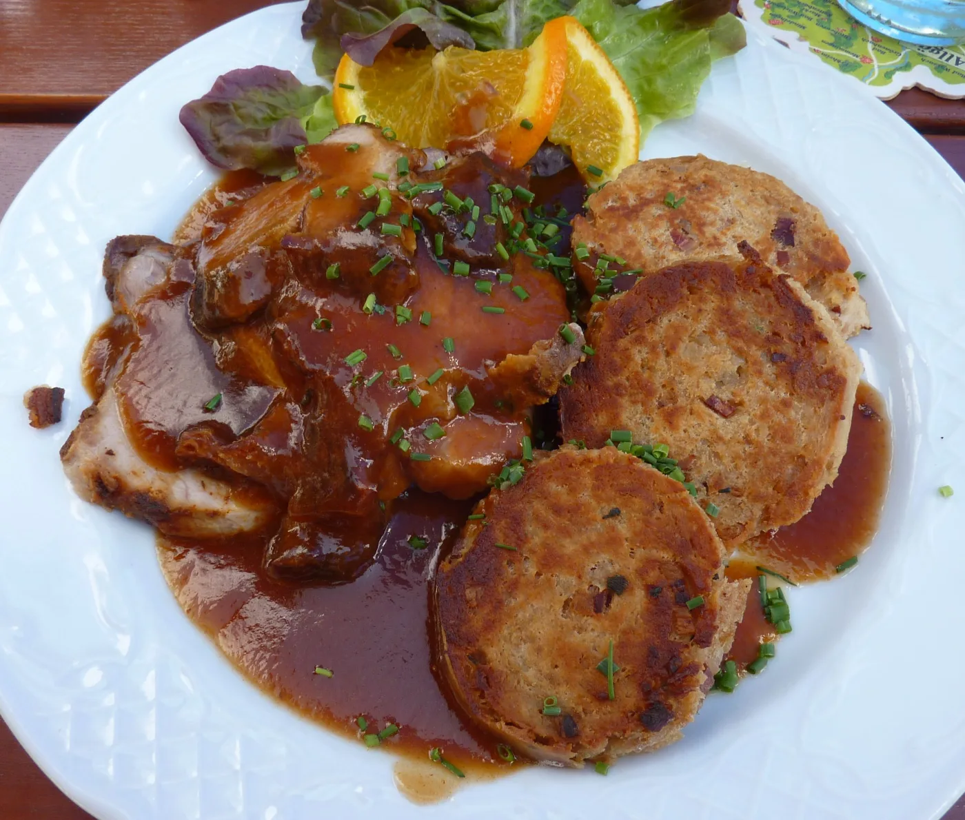 Ofenfrischer bayerischer Braten im Wirtshaus zur Sonne